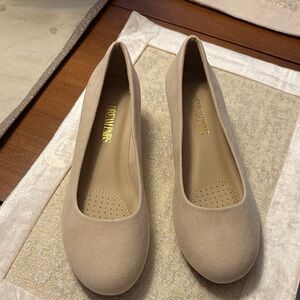 Comfortable Beige Flats